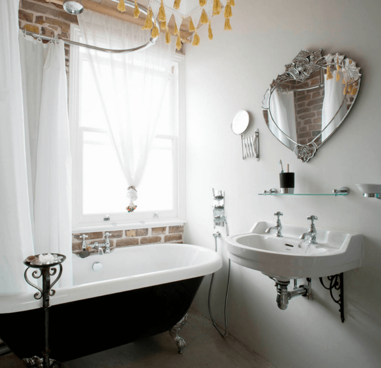 Hướng dẫn cách vệ sinh gương trang trí nhà tắm